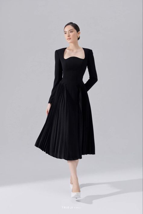 Elegant Dresses Classy Modest Black, Corporate Dress, Royal Dresses, Elegant Dresses Classy, High Fashion Outfits, Classy Dress Outfits, Classy Work Outfits, Stylish Work Outfits, Modest Fashion Outfits