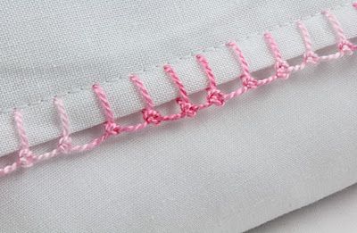 Knot-stitch edging tutorial. Diy Laine, Knot Stitch, Techniques Couture, Sewing Stitches, Crochet Borders, Heirloom Sewing, 자수 디자인, Needle Arts, Blanket Stitch