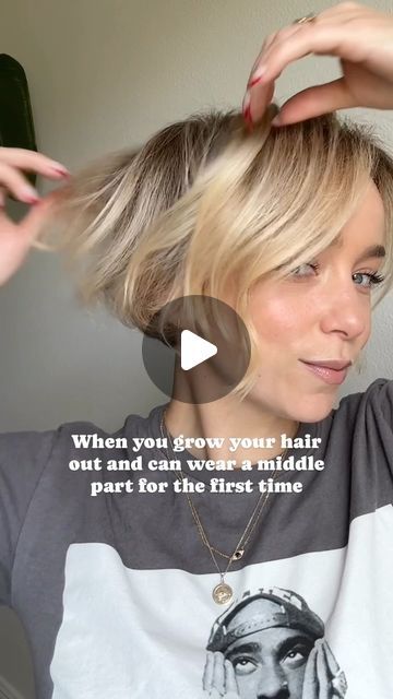 Sarah Bryant on Instagram: "Save this post for when: • you’re in the awkward stage of the grow-out and you want to chop it off again • you need some #microbob inspo • you think you can’t wear a middle part • you just want to smile with me ☺️" Forward Haircut For Women, Microbob Hairstyle, Growing Out Bob Haircut Stages, Growing Out Bob, Centre Parting Hairstyles, Mushroom Bob, Micro Bob Haircut, Really Short Bob, Sarah Bryant