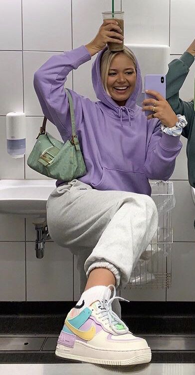 Lilac Hoodie Outfit, Pink Aesthetic Tumblr, Fashion Pink Aesthetic, Pink Hoodie Outfit, Hoodie Outfit Aesthetic, Oversized Hoodie Outfit, Soft Outfits, Pastel Hoodie, Tan Blonde