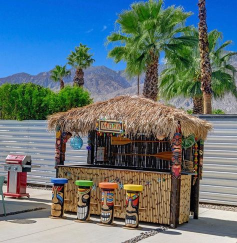 Tiki Bars Backyard, Tikki Bar, Tiki Bars Diy, Outdoor Tiki Bar, Diy Outdoor Bar, Outside Bars, Tiki Bars, Tiki Decor, Tiki Bar Decor