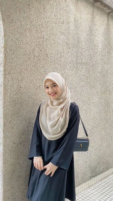 Muslimah Outfit Syari, Outfit Hijab Syari Casual, Gamis Casual Hijab Outfit, Hijab Outfit Syari, Umroh Outfit, Hijab Syar'i Style, Islamic Modest Fashion, Muslimah Fashion Casual, Modest Outfits Muslim