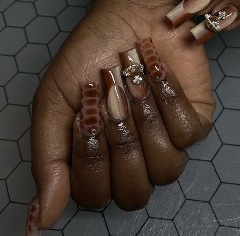 Brown N Pink Nails, Brown Nail Sets Acrylic, Y2k Nails Brown, Brown And Pink Nails, Pink And Brown Nails, Smoky Eyeliner, Embrace Natural Hair, Nails Brown, Brown Lipstick