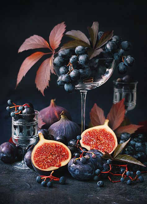 Dark Food Photography, Food Art Photography, Ivy House, Fruit Decorations, Fruit Photography, New Fruit, Still Life Photos, February 10, Best Fruits