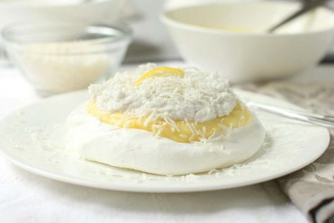 Mini Lemon Coconut Pavlovas – White Delight for Dîner en Blanc Coconut Pavlova, Gluten Dairy Free, Coconut Custard, Lemon Coconut, White Dinner, Canadian Food, Gf Desserts, Meringue Pie, Easter Dinner