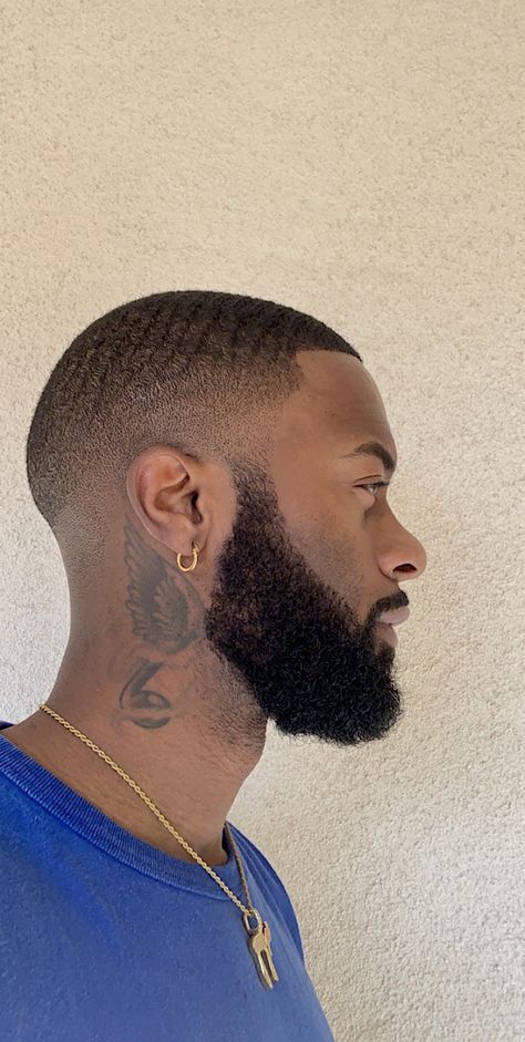 Men Short Hair Fade, Waves Hairstyle Men, Black Men Beard Styles, Men Fade Haircut Short, Beard And Mustache Styles, Waves Haircut, Black Hair Cuts, Mohawk Hairstyles Men, Beard And Mustache