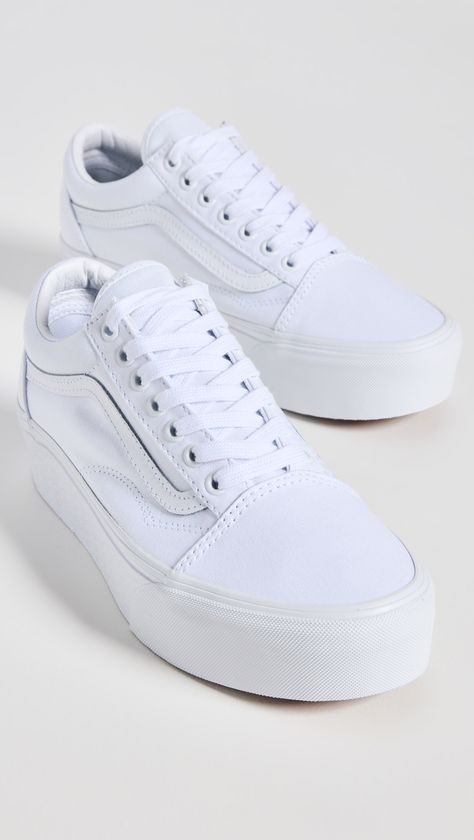 35 of the Chicest White-Sneaker Outfits | Who What Wear Basic White Sneakers, Outfits With White Sneakers, Old Skool Stackform, White Sneakers Outfit, Old Skool Platform, Vans Outfit, Sneakers Looks, Vans Sneakers, Sneakers Outfit