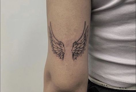 Above Elbow Tattoo Men, Above Elbow Tattoo, Angel Wing Tattoo, Wrap Around Wrist Tattoos, Tricep Tattoos, Alas Tattoo, Wing Tattoo Men, Minimalist Tattoo Ideas, Forearm Band Tattoos