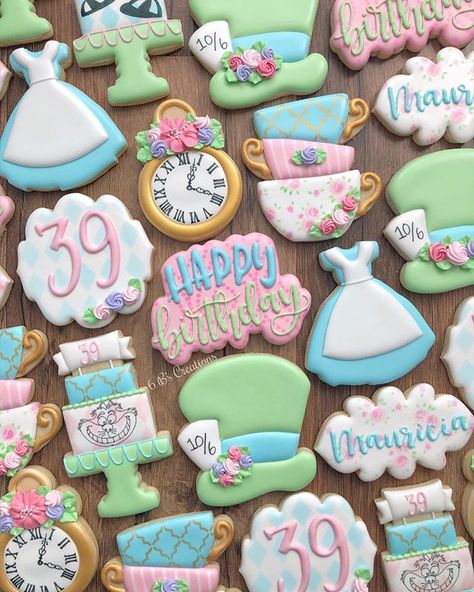 Onederland Cookies, Alice In Wonderland Cookies, Wonderland Cookies, Alice In Wonderland Tea Party Birthday, Onederland Birthday Party, Disney Cookies, Alice Tea Party, Alice In Wonderland Birthday