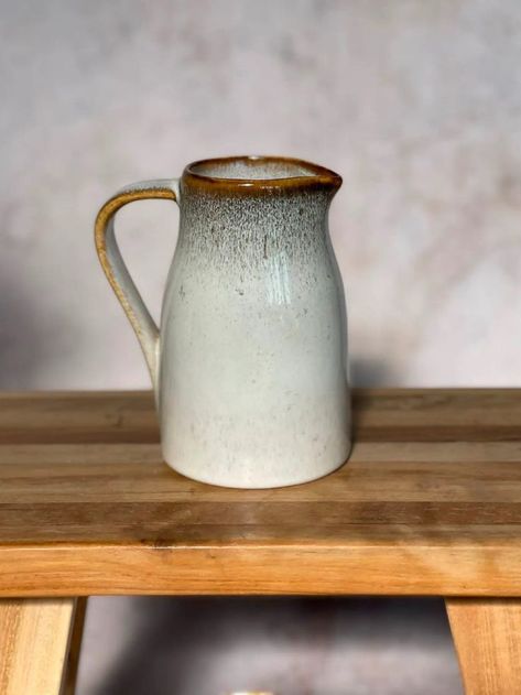 Pitchers Pottery, Glaze Colors, Soft Caramel, Pottery Videos, Pottery Handbuilding, Pottery Jug, Ceramic Jug, Pottery Pitcher, Reactive Glaze