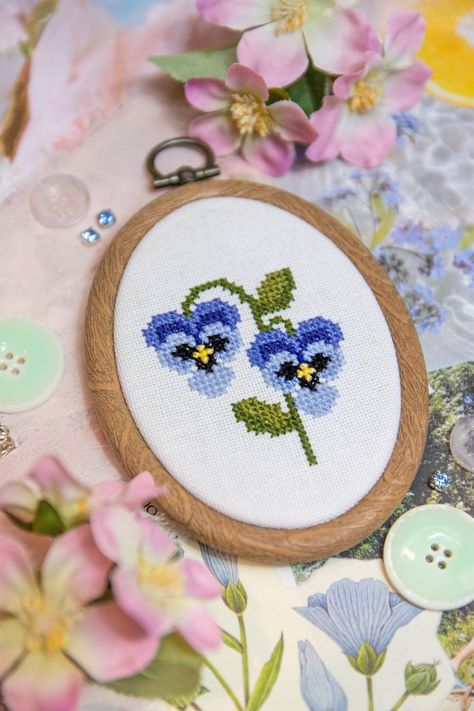 Cross Stitch Patterns Free Disney, Floral Cross Stitch Pattern, Vintage Cross Stitch Pattern, Tiny Cross Stitch, Easy Cross Stitch Patterns, Simple Cross, Small Cross Stitch, Cross Stitch Patterns Flowers, Mini Cross Stitch