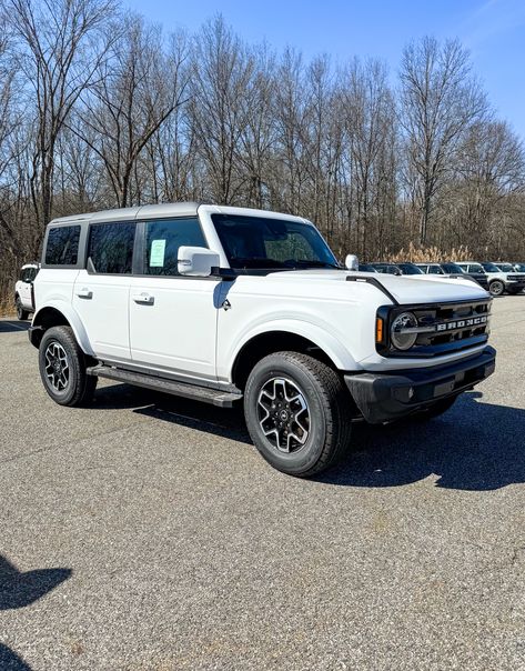 "Unleash your spirit of adventure with the rugged yet refined 2024 Ford Bronco Outer Banks. Where off-road dreams become reality. 🌄🚙 

#FordBronco #OuterBanks #HealeyBrothers #HudsonValley HVNY White Bronco Outer Banks, Ford Bronco Outer Banks, Bronco Outer Banks, Bronco Car, Chevrolet Dealership, Dreams Become Reality, New Hampton, Hudson Valley Ny, Chrysler Dodge Jeep