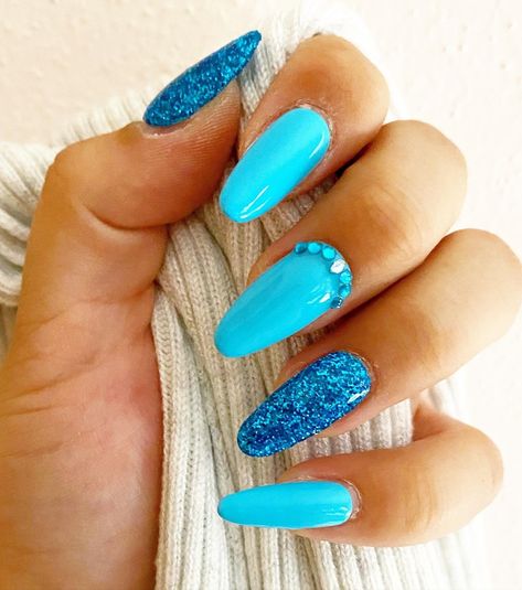 A gel polish, press-on nails set complete with blue color, blue glitter accents, and rhinestone detailing. Nail glue included in every purchase. Blue Glitter Summer Nails, Bright Blue Gel Nails, Aqua Glitter Nails, Beach Summer Nails, Neon Blue Nails, Summertime Nails, Glitter Gel Nail Designs, Glitter Toe Nails, Summer Nails Almond