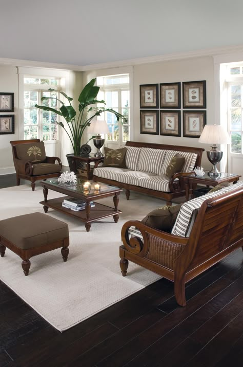 Colonial decor living room