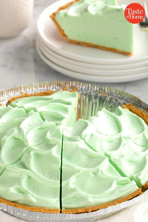 Reeses Pie, Key Lime Pie Recipe No Bake, Pudgy Pie, Yummy Pie Recipes, Baking Recipes Pie, No Bake Summer Desserts, Dessert Halloween, Favorite Pie Recipes, Keylime Pie Recipe