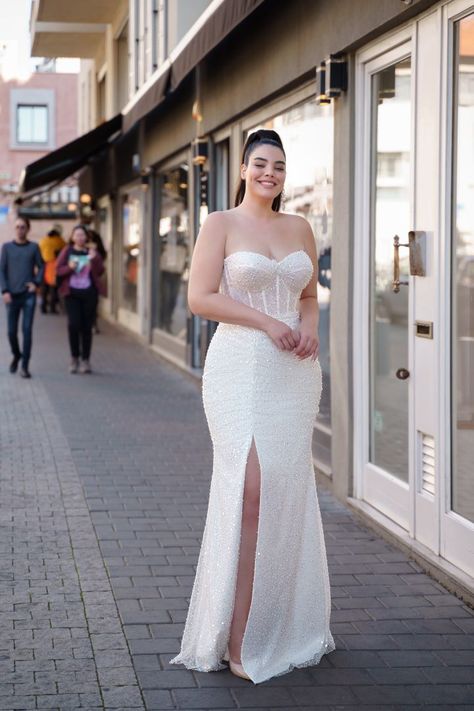 White And Beige Dress, Corset Plus Size Wedding Dress, Plus Size Wedding Dresses Off Shoulder, Plus Size Corset Wedding Dress, Corset Wedding Dress Plus Size, Wedding Gown Plus Size, Plus Size Wedding Gown, White Dress Plus Size, Civil Wedding Dresses Plus Size