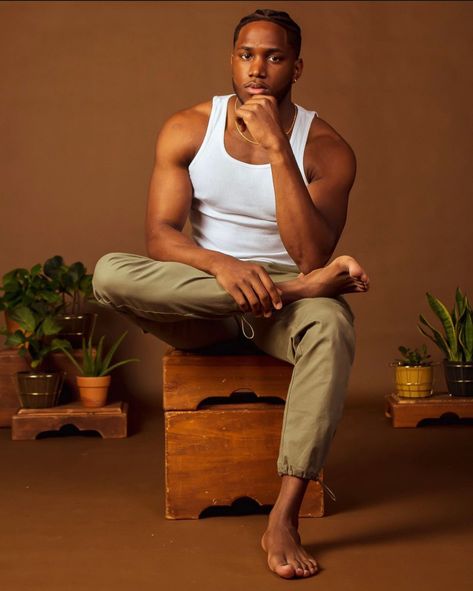 Photoshoot Brown Background, Plant Photoshoot, White Tanks, Male Portrait Poses, Creative Fashion Photography, Studio Poses, Portrait Photography Men, Photoshoot Studio, Creative Photoshoot Ideas