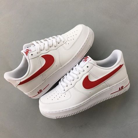 Nike AF1. Nike Air Force White, Tommy Shoes, White Sneakers Nike, Zapatillas Nike Air Force, Bujo Themes, Air Force 1 Outfit, Zapatillas Nike Air, Tenis Nike Air, Air Force Shoes