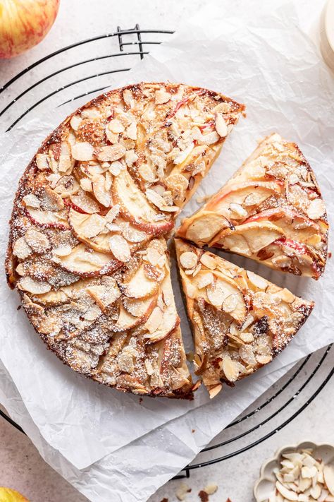 Impossibly Easy French Apple Almond Cake Almond Flour Apple Desserts, Easy French Apple Cake, French Apple Almond Cake, Healthy Apple Cake Recipes, Apple Dessert Healthy, French Apple Cake Recipe, Apple Almond Cake, Easy Apple Tart, French Apple Pie