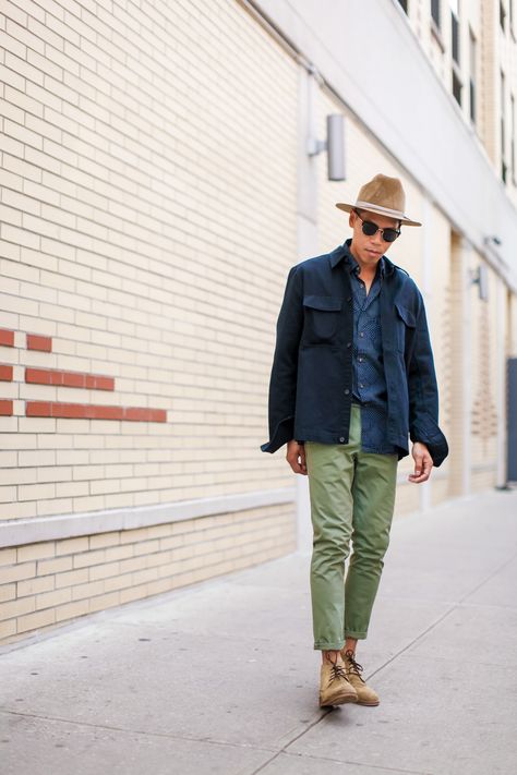 mens fedora street style Gray Fedora Hat Outfit, Men Hat Outfit, Fedora Hat Outfit, Fedora Hat Outfits, Texas Hold Em, Wolverine Boots, Brixton Hat, Mens Fedora, Vintage Fashion 1950s