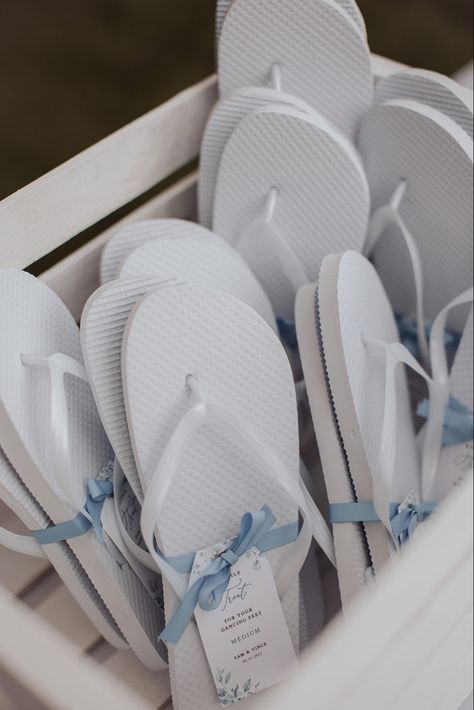 #weddingflipflops #weddingguestshoes #weddingguestsandals #weddingtags Flip Flop Tags For Weddings, White Guests Wedding, Flip Flops For Wedding Guests, Beach Wedding Gifts For Guests, Wedding Sandals For Guests, Cheap Beach Wedding Ideas, Flip Flops At Wedding, Beach Wedding Shoes For Bride, Beach Wedding Guest Gifts