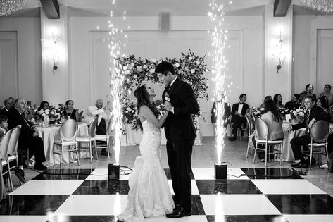 Bride and Groom share their first dance, lit up by beautiful cold sparkler fountains at their wedding venue The Peach Orchard in The Woodlands, Texas. Cold Sparklers Wedding Dance, Indoor Sparklers Wedding, Cold Sparklers Wedding, Glamorous Centerpieces, Cold Sparklers, Wedding Sparklers Photos, Woodlands Wedding, Woodland Wedding Venues, Peach Orchard