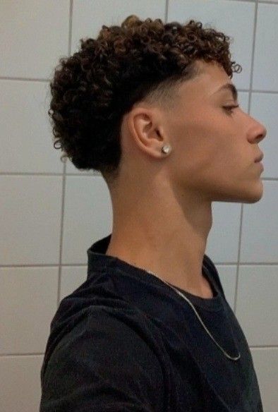 Mid Taper Curly Hair Men, Hair Cuts Men Curly, Mid Curly Haircuts, Mid Curly Hair Men, Curly Hair Mid Taper, Short Curly Hair Taper, Curly Mid Fade, Mid Taper Fade Curly Hair, Short Curly Taper