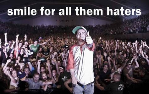 Mac Miller . gotta this guy !!! Mac Miller Concert, Blue Slide Park, Invisible Monsters, Dream Lover, Gangsta Rap, Mac Miller, Live Concert, Rappers, Thumbs Up