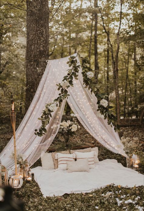 Jaclyn Brooke, Outdoor Proposal, Cute Proposal Ideas, Photography Set Up, Outdoor Backdrops, Fairy Garden Birthday Party, Picnic Inspiration, Wedding Notes, Flower Photoshoot