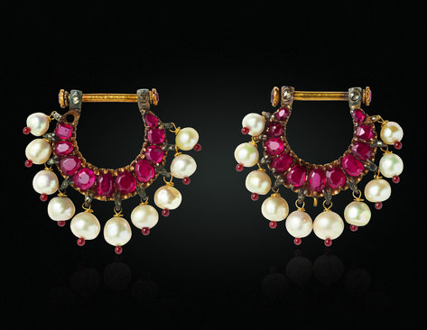 Nizam Jewellery, Mughal Jewelry, Antique Jewelry Indian, Ear Earrings, Jewelry Design Earrings, Gold Earrings Designs, Ruby Jewelry, Royal Jewelry, Antique Earrings