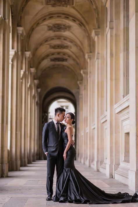 Elegant Anniversary Photo Shoot, Elegant Posses, Black Prom Pictures, Elegant Family Photoshoot Classy, Prom Boyfriend, Vogue Couple, Luxury Boyfriend, Formal Couple, Engagement Photos Classy