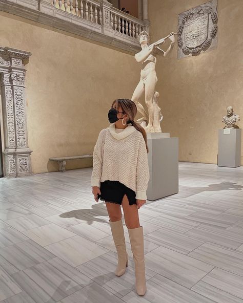 museum outfit | art gallery | art gallery outfit | outfit inspo | fashion | met | met gallery | pose | sweater outfit | fall inspired outfit | date outfit Gallery Date Outfit, Art Gallery Date Outfit, Art Gallery Date, Museum Date Outfit, Gallery Date, Gallery Outfit, Art Gallery Outfit, Museum Outfit, Museum Date