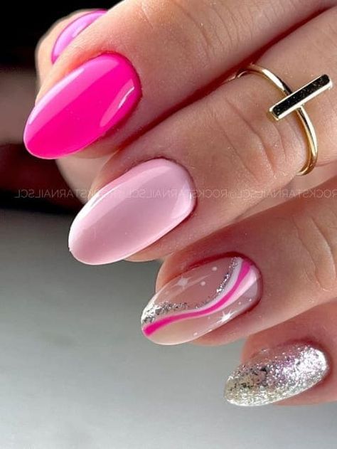 Silver And Pink Nails, Short Pink Nails, Pale Pink Nails, Silver Nail Designs, Pink Nail Colors, Pink Glitter Nails, Hot Pink Nails, Nails Now, Pink Nail Art