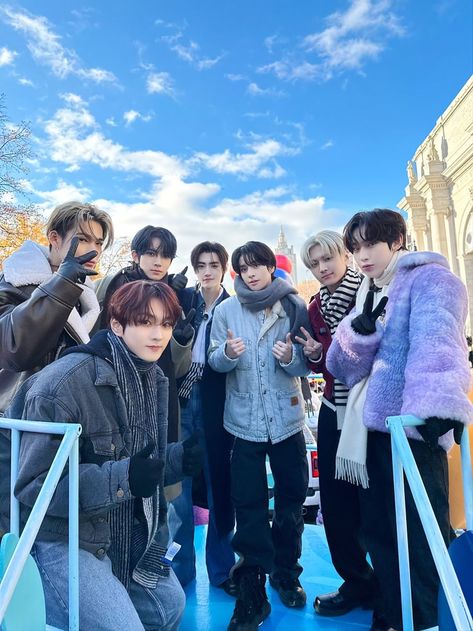 Macys Thanksgiving Parade, Macy’s Thanksgiving Day Parade, Macys Parade, Enhypen Official, Thanksgiving Parade, Korean Picture, K Pop Wallpaper, Young K, Thanksgiving Day Parade