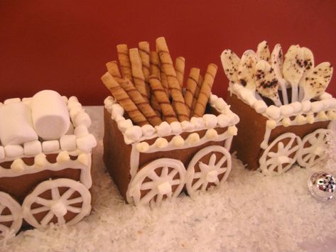 Winter Bakes, Polar Express Christmas Party, Graham Cracker Gingerbread House, Cracker House, Polar Express Party, Gingerbread Train, Cool Gingerbread Houses, House Cookies, Christmas Yummies