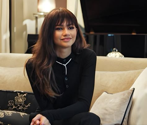 Zendaya Curtain Bangs, Zendaya With Bangs, Zendaya Bangs, Estilo Zendaya, Zendaya Hair, Tom Zendaya, Zendaya Maree Stoermer Coleman, Zendaya Style, Ochako Uraraka