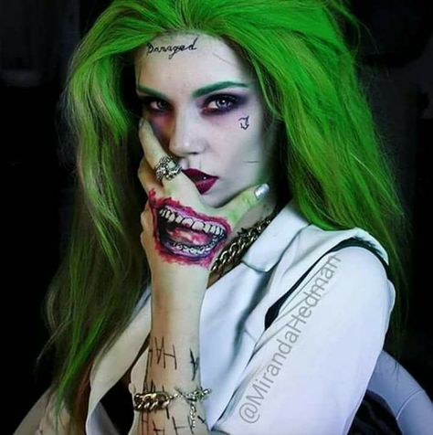 This is badass, a female Joker - COSPLAY IS BAEEE!!! Tap the pin now to grab yourself some BAE Cosplay leggings and shirts! From super hero fitness leggings, super hero fitness shirts, and so much more that wil make you say YASSS!!! Female Joker Cosplay, Halloweenský Makeup, Halloween Make-up Looks, Female Joker, Joker Halloween, Joker Makeup, Joker Costume, Halloween Tattoo, Joker Cosplay