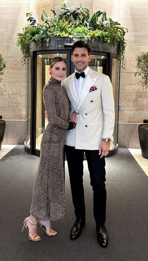 Stylish Couple Classy, Mood Couple, Olivia Palermo Outfit, Couple Aesthetics, Engagement Photo Dress, Johannes Huebl, Power Couples, Olivia Palermo Lookbook, Photo Dress