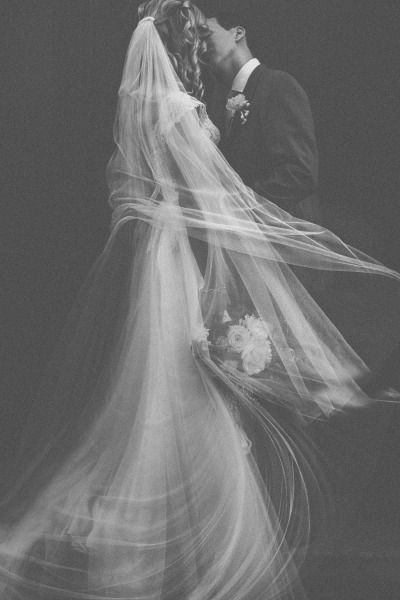 Wedding Fotos, Photo Couple, The Veil, Jolie Photo, Wedding Photo Inspiration, Wedding Photography Inspiration, Wedding Veils, Wedding Pics, Wedding Pictures