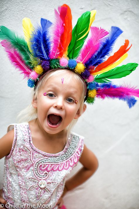 Carnival Headpiece, Brazil Carnival Costume, Rio Carnival Costumes, Brazilian Carnival Costumes, Carnival Activities, Carnival Headdress, Carnival Crafts, Theme Carnaval, Carnival Outfit