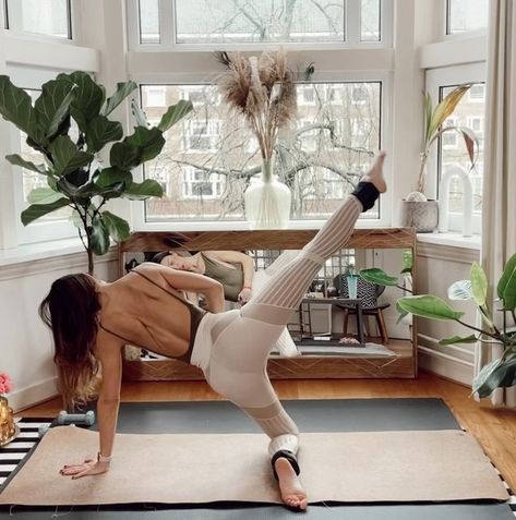 Carolina Lopez-Tejero on Instagram: "On @swanbycarolina we work by setting an intention. The intention this week is finding our own inner strength. This routine is a focused and intense routine. It will take strength and grace to perform it beautifully. This is a sneak peek to get you motivated and excited for Swanning Monday ✨🪄🦢Link in bio to sign up to the #swanmagic . . . . .#yogaandpilates #pilatesfusion #pilatesstrong💪 #barrefitness #fitnessmotivation #fitnessinstructor #fitnessinspo #workoutoftheday #workoutvideos #fitnessaddict #fitnesswear #pilatesworkout #pilatesfitness #pilatesfun #pilatesfusion #barrefusion #barrebody #barrelove #barreworkout" Barre Body, Pilates Barre, Barre Workout, Fitness Instructor, Pilates Workout, Inner Strength, Workout Wear, Fitness Inspo, Sneak Peek