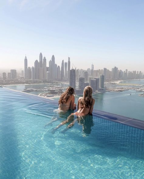 Dubai Aesthetic Girl, Dubai Pictures, Dubai Instagram, Dubai Skyline, Dubai Beach, Dubai Holidays, Girl Trip, Dubai Aesthetic, Pool View