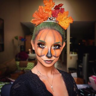 Khaleesi Braids, Halloween Pretty Makeup, Hallowen Schminke, Pumpkin Face Paint, Makeup Looks Ideas, Makeup Looks Halloween, Meme Costume, Halloween Make-up Looks, Diy Halloween Makeup