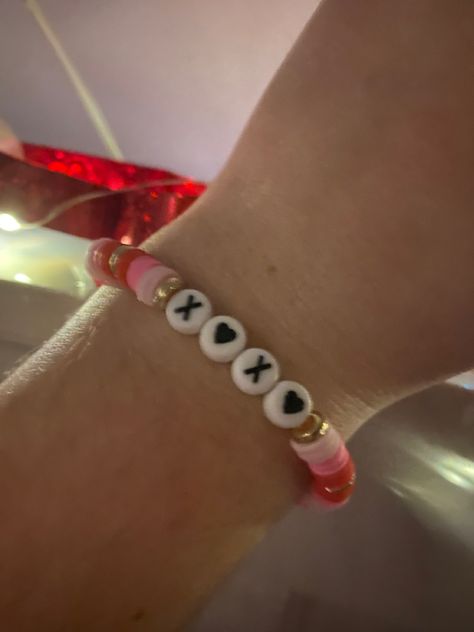 Cute Valentines Bracelets, Valentine Clay Bracelets, Valentine’s Day Clay Bracelets, Valentine Day Bracelets, Valentine’s Day Clay Bead Bracelet Ideas, Clay Bead Bracelet Ideas For Couples, Diy Valentine Jewelry Ideas, Valentines Day Bracelet Diy, Valentines Day Jewelry Ideas