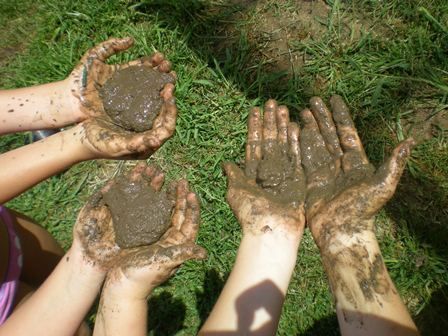 Making mud pies Mud Pie Aesthetic, Kids Nowadays, Mud Pies, Marble Games, Kids Outdoor Play, Tori Amos, Back In My Day, Olden Days, Those Were The Days