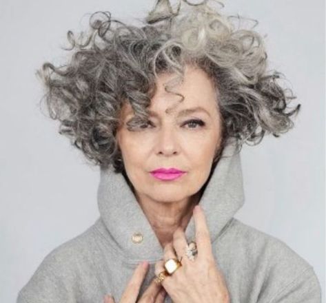 Silver White Hair, Grey Curly Hair, Wavy Hairstyle, Womens Haircuts Medium, Grey Hair Inspiration, Silver Grey Hair, Short Grey Hair, Trendy Hairstyle, Easy Hairstyle