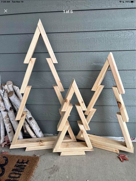 Wooden Christmas Outdoor Decor, Christmas Tree Made With 2x4, Simple Wooden Christmas Decorations, Christmas Decor Out Of Wood, Stick Christmas Tree Diy, Wooden Christmas Tree For Outside, Diy Wooden Dowel Christmas Tree, Barn Wood Christmas Tree, Wood Christmas Tree Diy 2x4