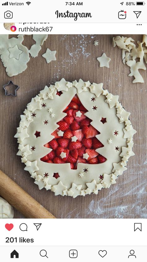 Pie Crust Designs Easy, Apple Pie Crust Designs, Christmas Pie Crust Designs, Christmas Apple Pie, Christmas Pie Crust, Apple Pie Designs, Crust Designs, Apple Pie Crust, Gingerbread House Ideas