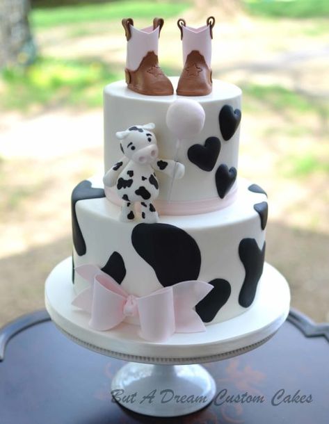 Cowgirl Baby Shower Cake, Baby Shower Kuchen, Cow Baby Shower Theme, Baby Shower Cupcakes For Boy, Cowgirl Baby Shower, Cow Birthday Parties, Ideas Cupcakes, Cowgirl Baby Showers, Cow Cakes