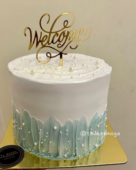 A warm welcome never tasted so sweet! 🍰 This beautifully designed cake, featuring a charming welcome sign, was made for a cherished client. Ready to elevate your next gathering with a custom creation? Reach out today @tlbakesmoga to discuss your ideas! #BakingWithLove #CakeArt #WelcomeHome #welcomecake #CakeDecor #customizedcakes #BakingJoy #CelebrationCake #DessertLovers #CakeArt #HomemadeGoodness #CakeInspiration #homebaker #homebakery #mogabaker #tlbakesmoga Welcome Cake Design, Welcome Cake Ideas, Welcome Cake, Welcome Home Cake, India Cakes, Welcome Home Cakes, Home Cake, Designer Cakes, Sweet Art